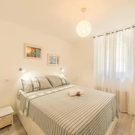 Apartment Nono Near The Beach With Parking Lägenhet