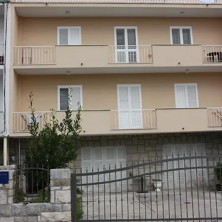 Apartment Nono Near The Beach With Parking דירה