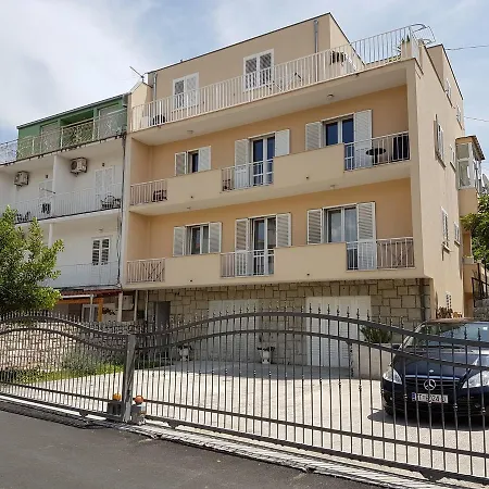 Apartment Nono Near The Beach With Parking דירה