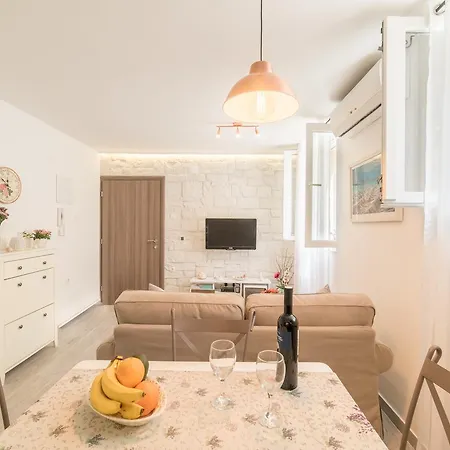 Apartment Nono Near The Beach With Parking דירה ספליט